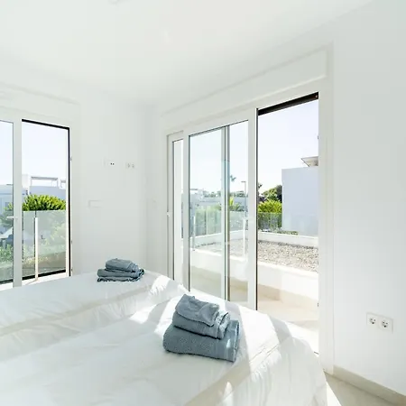 Elegant With Pool Holiday home *